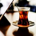 デスクの上のコーヒー