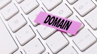 キーボードの上にドメインの表示