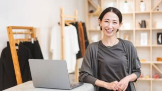 女性WEBデザイナー